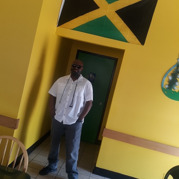 Meet your Posher, Adam - Picture 2 of 4